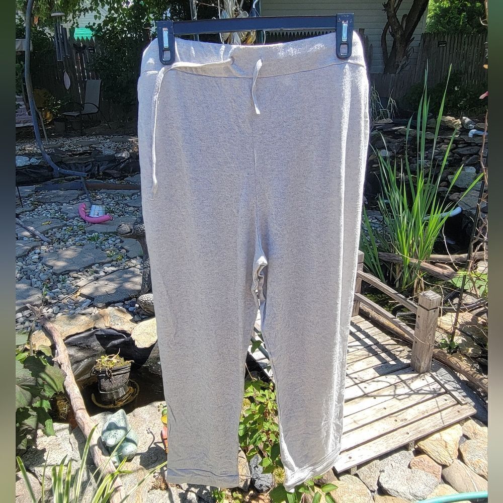 Woman's Gray Sweatpants‎